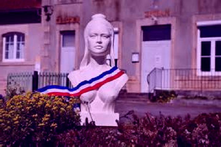 Escorts Voiteur, France — Local Companions