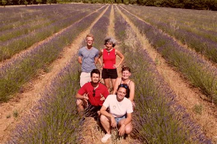 Escorts Volx, France — Local Companions
