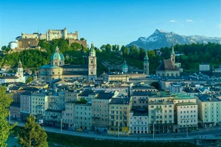 Escorts Vorderschroffenau, Austria — Local Companions