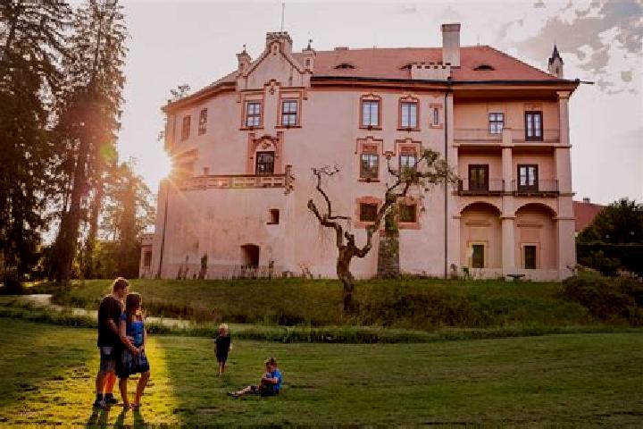 Escorts Vrchotovy Janovice, Czech Republic — Local Companions