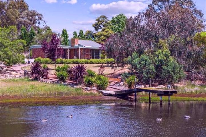 Escorts Wamboin, Australia — Local Companions
