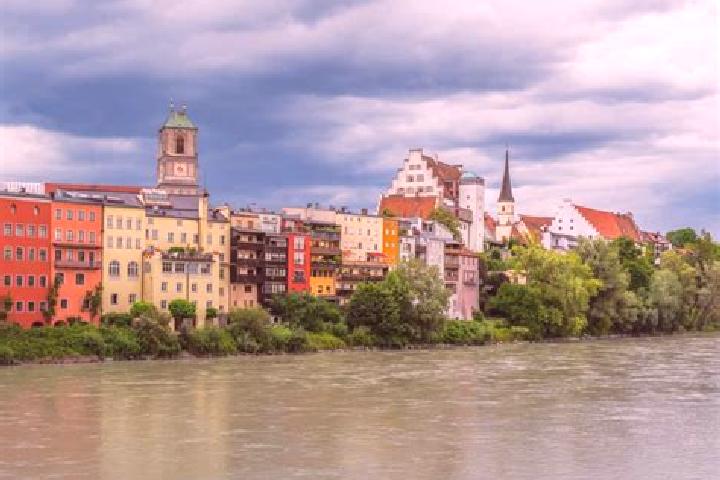 Escorts Wasserburg am Inn, Germany — Local Companions