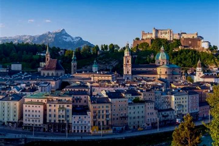 Escorts Weingraben, Austria — Local Companions