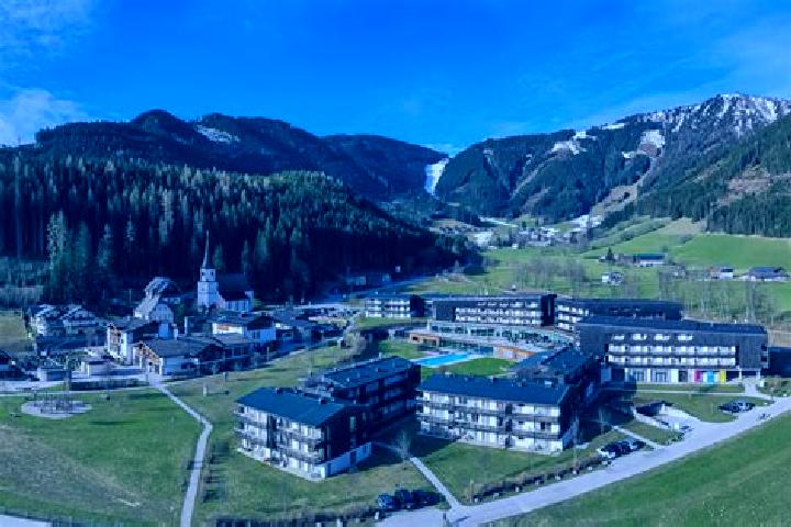 Escorts Werfenweng, Austria — Local Companions