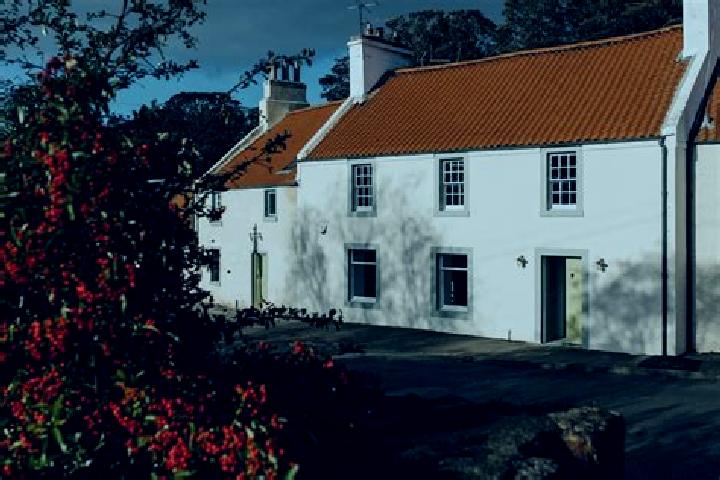 Escorts West Barns, United Kingdom — Local Companions