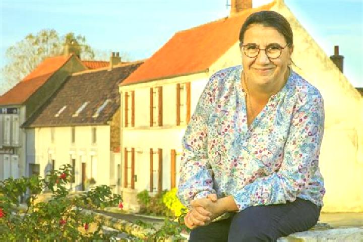 Escorts Wierre-Effroy, France — Local Companions