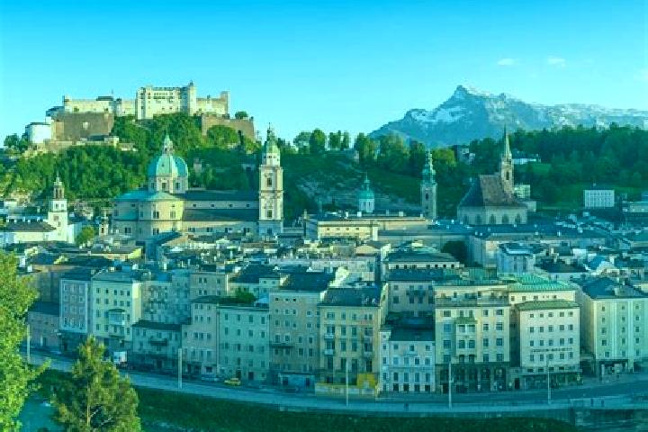 Escorts Windhag, Austria — Local Companions