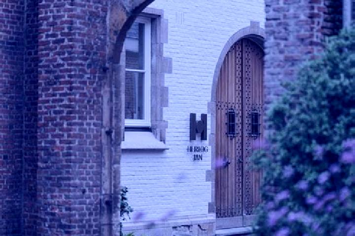 Escorts Wommelgem, Belgium — Local Companions