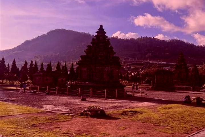 Escorts Wonosobo, Indonesia — Local Companions