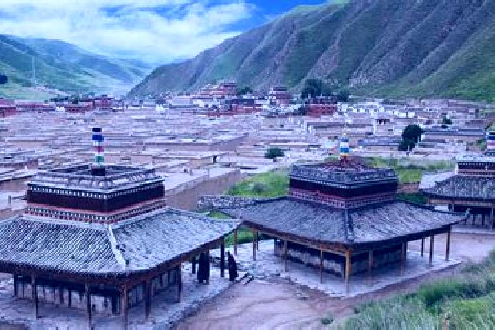Escorts Xiahe, China — Local Companions