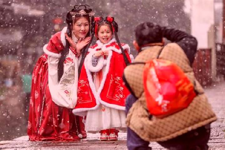 Escorts Xinshi, China — Local Companions