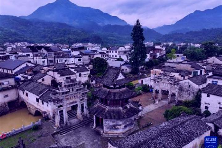 Escorts Xucun, China — Local Companions