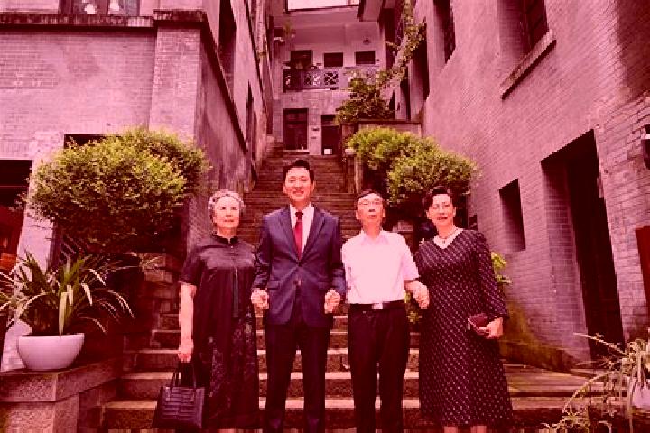 Escorts Yanggang, China — Local Companions