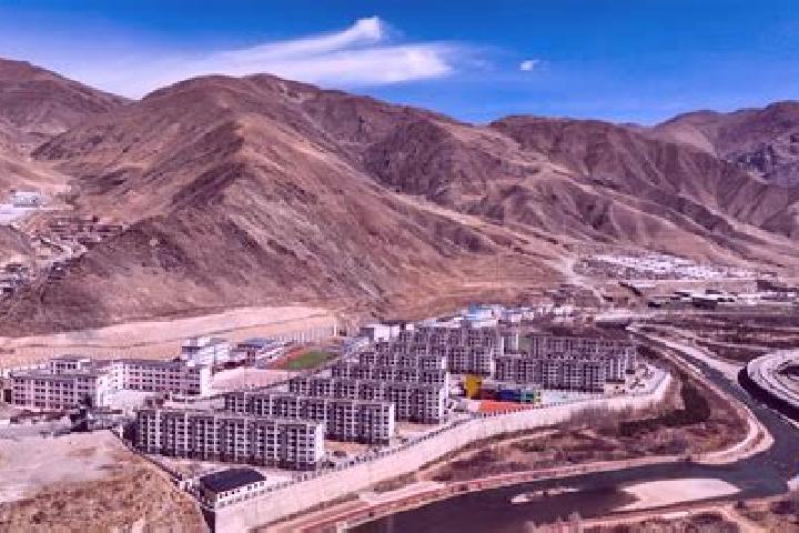 Escorts Yushu, China — Local Companions