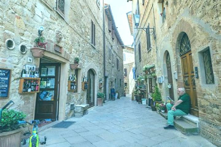 Escorts Zelo Surrigone, Italy — Local Companions