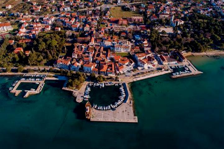 Escorts Zemunik Donji, Croatia — Local Companions