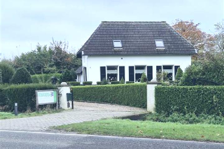 Escorts Zevenaar, Netherlands — Local Companions