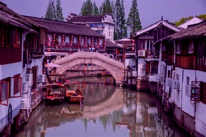 Escorts Zhujia, China — Local Companions