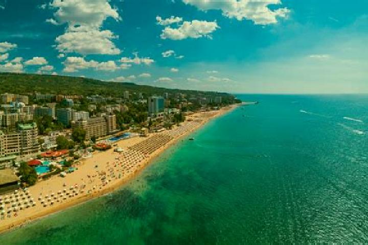 Escorts Zlatni Pyasatsi, Bulgaria — Local Companions