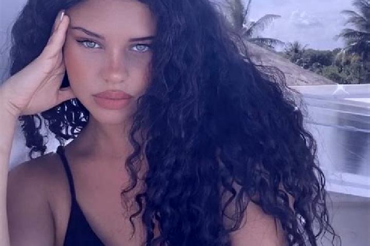 Eva, 20, a black grey-eyed latina companion based in Hoveyzeh. Offering Dinner Date, Tantra, OWO, Domination. Available for incall and outcall, day and eveni...