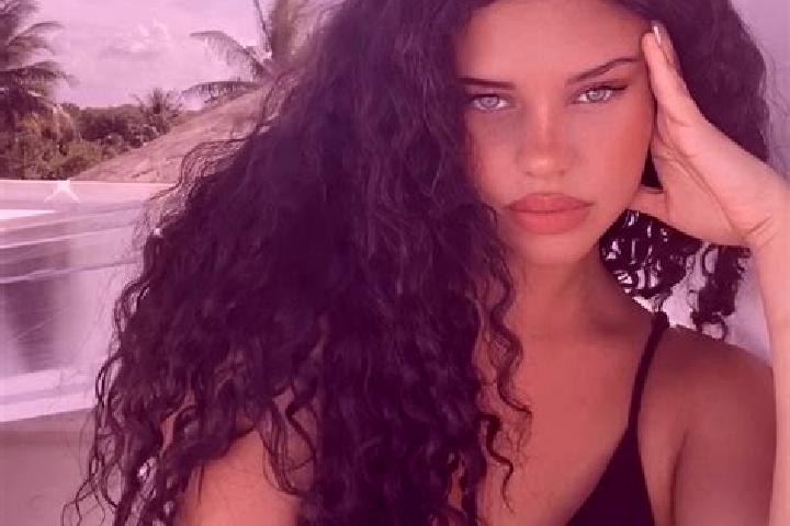 Eva, 20, a black grey-eyed latina companion based in Marialva. Offering GFE, Erotic Massage, BDSM, Duos. Available for incall and outcall, overnight bookings...