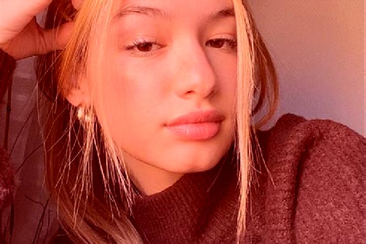 Eva, 20, a blonde brown-eyed latina companion based in Frankhuis. Offering 69, Deep French Kissing. Available for incall and outcall, day and evening dates.