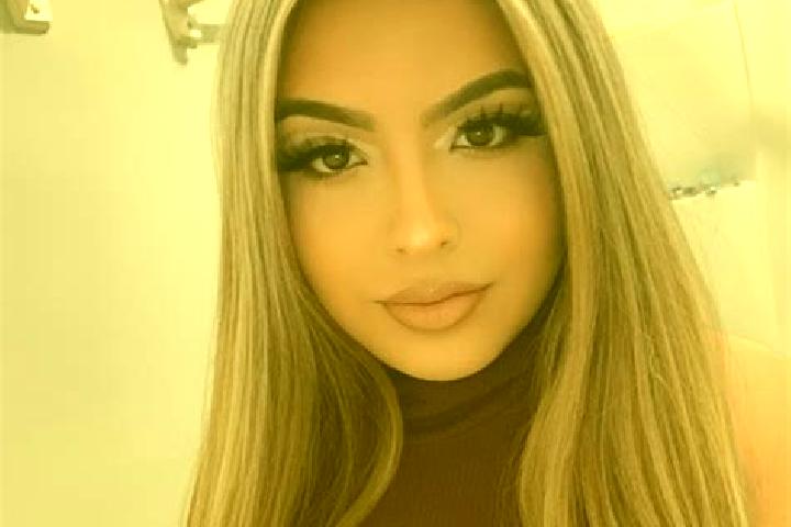 Eva, 20, a blonde brown-eyed latina companion based in Gemeaux. Offering Striptease, CIM, BDSM, Prostate Massage. Available for incall and outcall, day and e...
