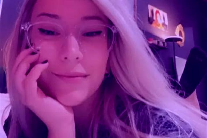 Eva, 20, a blonde dark-eyed caucasian companion based in Phon. Offering CIM, Girlfriend Experience, Roleplay, Deep French Kissing, Domination. Available for ...