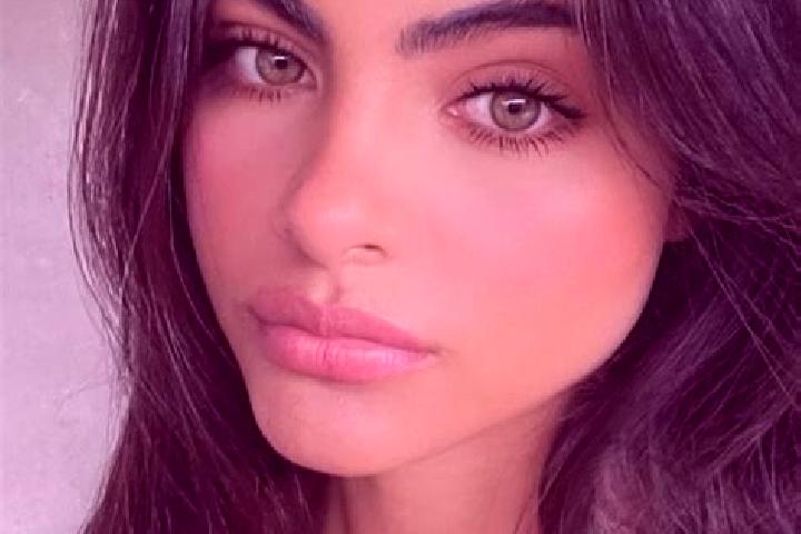 Eva, 20, a brunette dark-eyed european companion based in Ottaviano. Offering Roleplay, Couples, CIM, BDSM. Available for incall and outcall, overnight booki...
