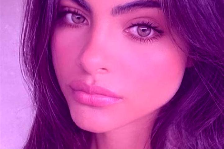 Eva, 20, a brunette green-eyed latina companion based in Praegraten. Offering Roleplay, OWO, Overnight. Available for incall and outcall, day and evening dates.
