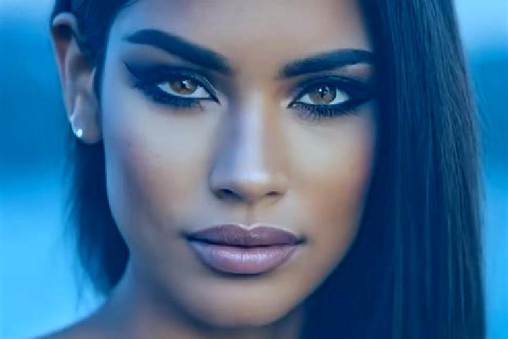 Eva, 20, a dark blonde green-eyed latina companion based in Ranipur. Offering Tantra, Massage. Available for incall and outcall, day and evening dates.