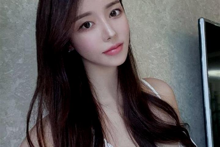 Eva, 20 — Escort in Yebao, China