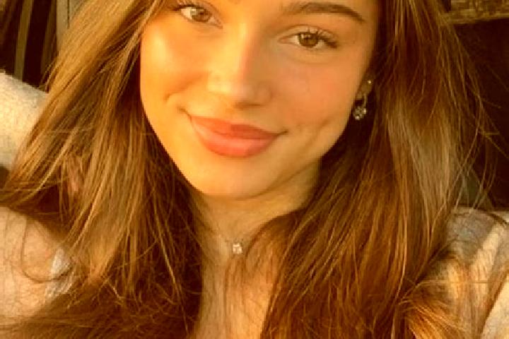 Eva, 21, a chestnut hazel-eyed caribbean companion based in Juan Escutia (Borbollon). Offering GFE, OWO. Available for incall and outcall, overnight bookings...