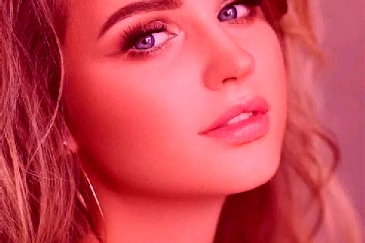 Eva, 21, a dark blonde blue-eyed ebony companion based in Chelmsford. Offering Travel Companion, Domination, Overnight, Erotic Massage, Massage. Available fo...