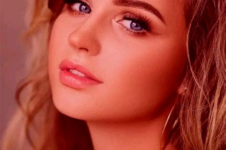 Eva, 21, a dark blonde blue-eyed mixed companion based in Halat. Offering OWO, Erotic Massage, Deep French Kissing, Duos. Available for incall and outcall, d...