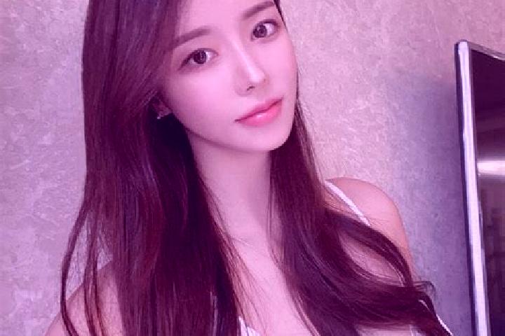 Eva, 21 — Escort in Dazuocun, China