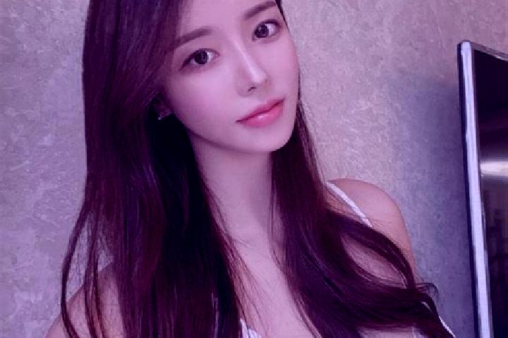 Eva, 21 — Escort in Keluke, China