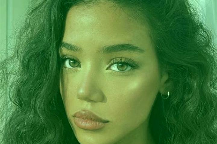 Eva, 22, a black brown-eyed caucasian companion based in Sachsenkam. Offering Tantra, Duos. Available for incall and outcall, day and evening dates.