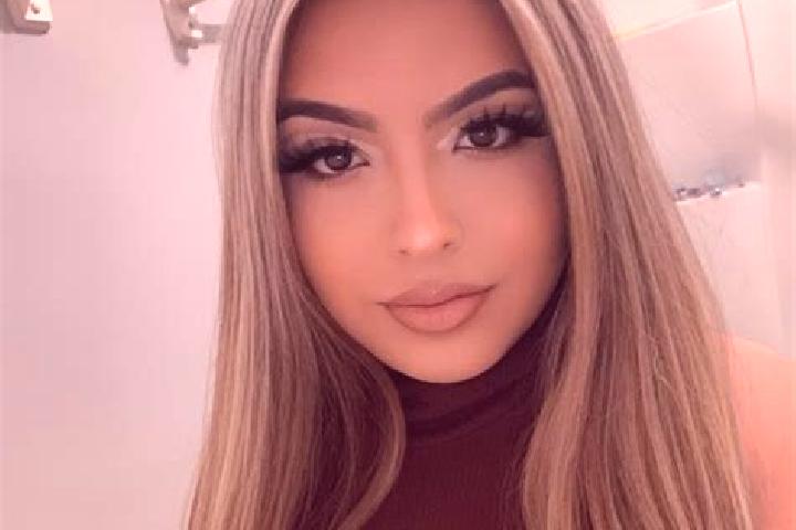 Eva, 22, a blonde amber-eyed latina companion based in Chironkamba. Offering Massage, Striptease, Fetish. Available for incall and outcall, day and evening d...