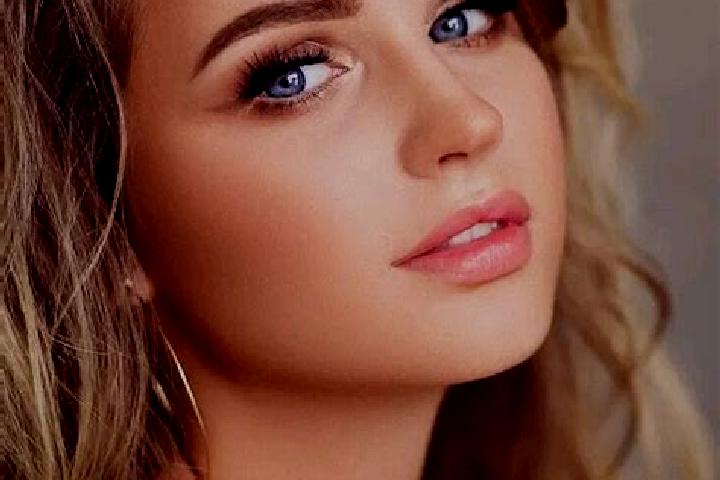 Eva, 22, a dark blonde blue-eyed asian companion based in Hunuku. Offering A-Level, Fetish, Domination. Available for incall and outcall, day and evening dates.