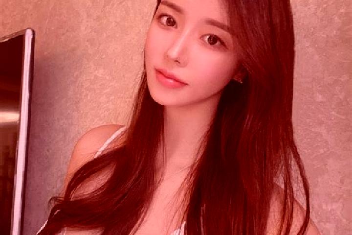 Eva, 22 — Escort in Guoji, China