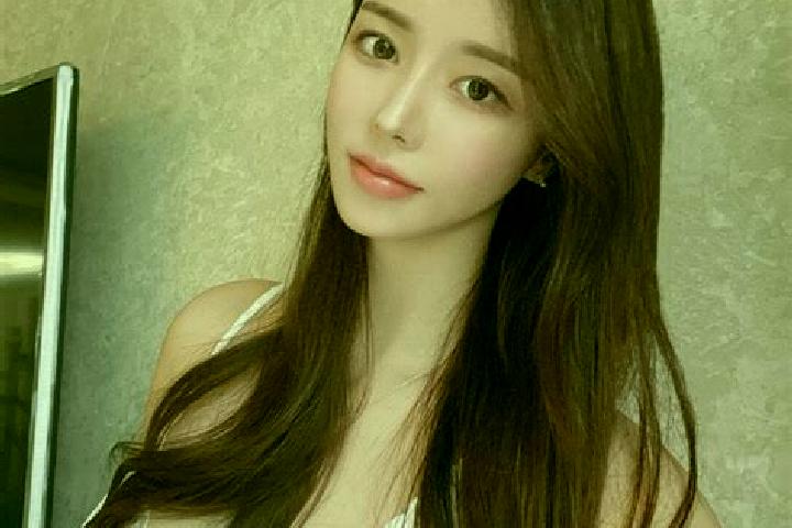 Eva, 22 — Escort in Houqiao, China