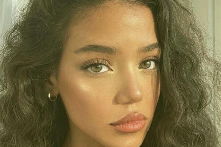 Eva, 23, a black brown-eyed mixed companion based in Giai. Offering Erotic Massage, GFE, Party Girl, BDSM. Available for incall and outcall, day and evening ...