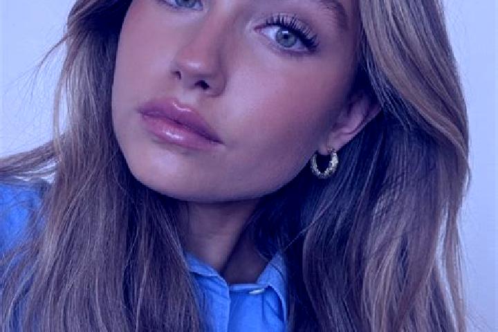 Eva, 23, a dark blonde green-eyed mixed companion based in Sticklberg. Offering Striptease, A-Level, Travel Companion, Deep French Kissing. Available for inc...