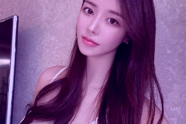 Eva, 23 — Escort in Zhaipo, China