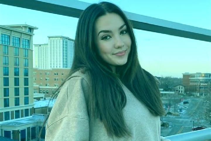 Eva, 24 — Escort in Lower McCully, United States