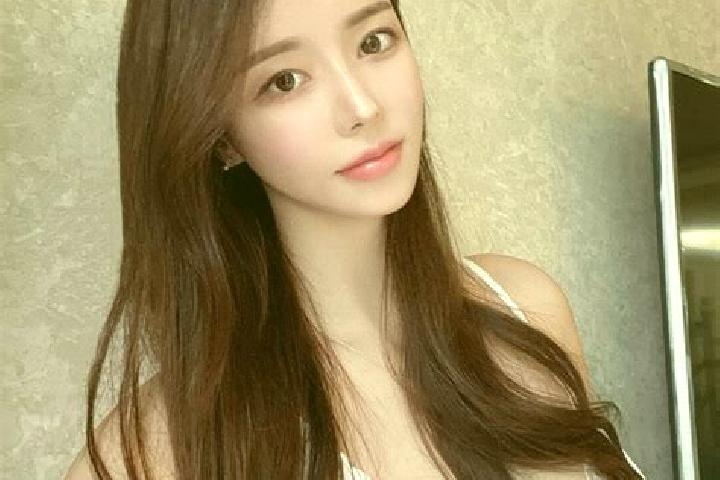 Eva, 24 — Escort in Runxi, China