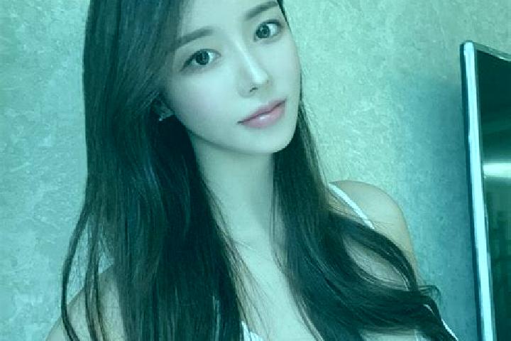 Eva, 24 — Escort in Zouzhuang, China