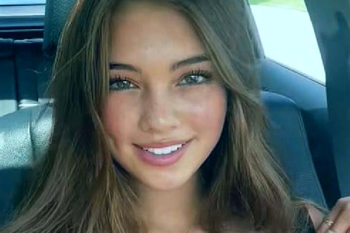 Eva, 25, a brunette grey-eyed caribbean companion based in Hadidah. Offering 69, A-Level, Roleplay. Available for incall and outcall, day and evening dates.