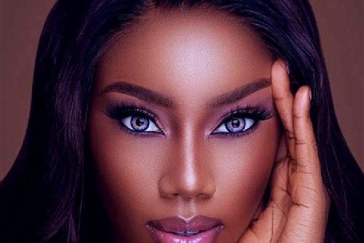 Eva, 25, a red blue-eyed ebony companion based in Lumina. Offering Domination, Massage, Striptease. Available for incall and outcall, overnight bookings avai...